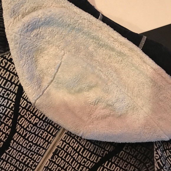 ✨Special Edition Rare✨2 in 1 Manifesto Fuzzy Hood - Picture 5 of 8